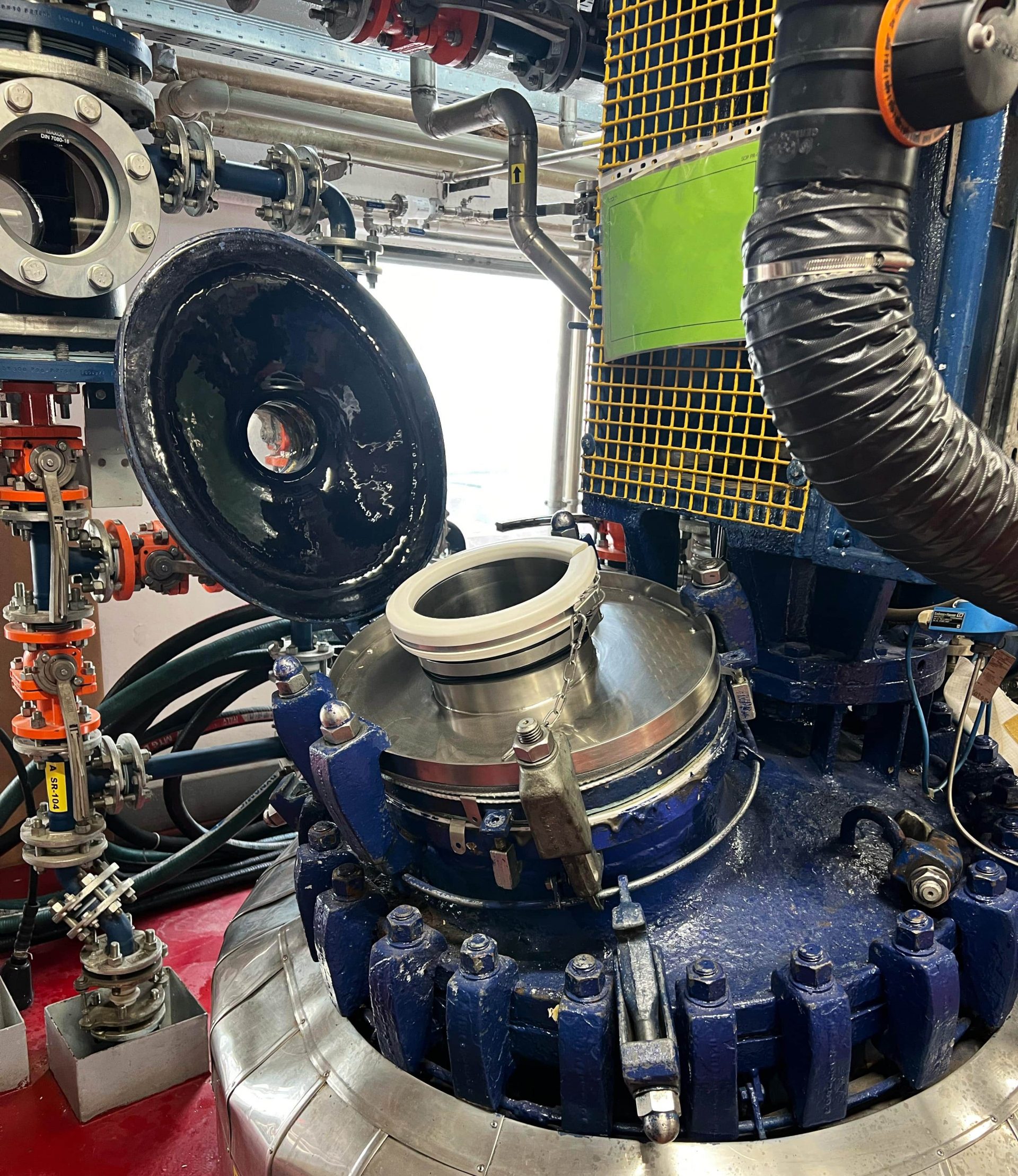 Glove Bags for Reactor Loading. - csv containment news