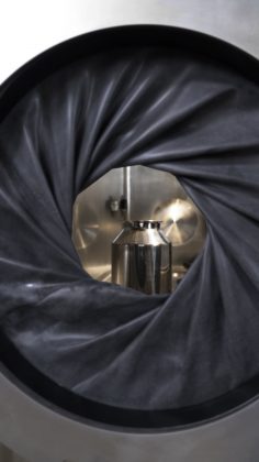 glove box palladium iris