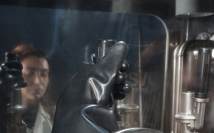 liquid_sampling_operation-min liquid sampling operator